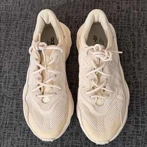 Adidas Women's Off-White Sneakers